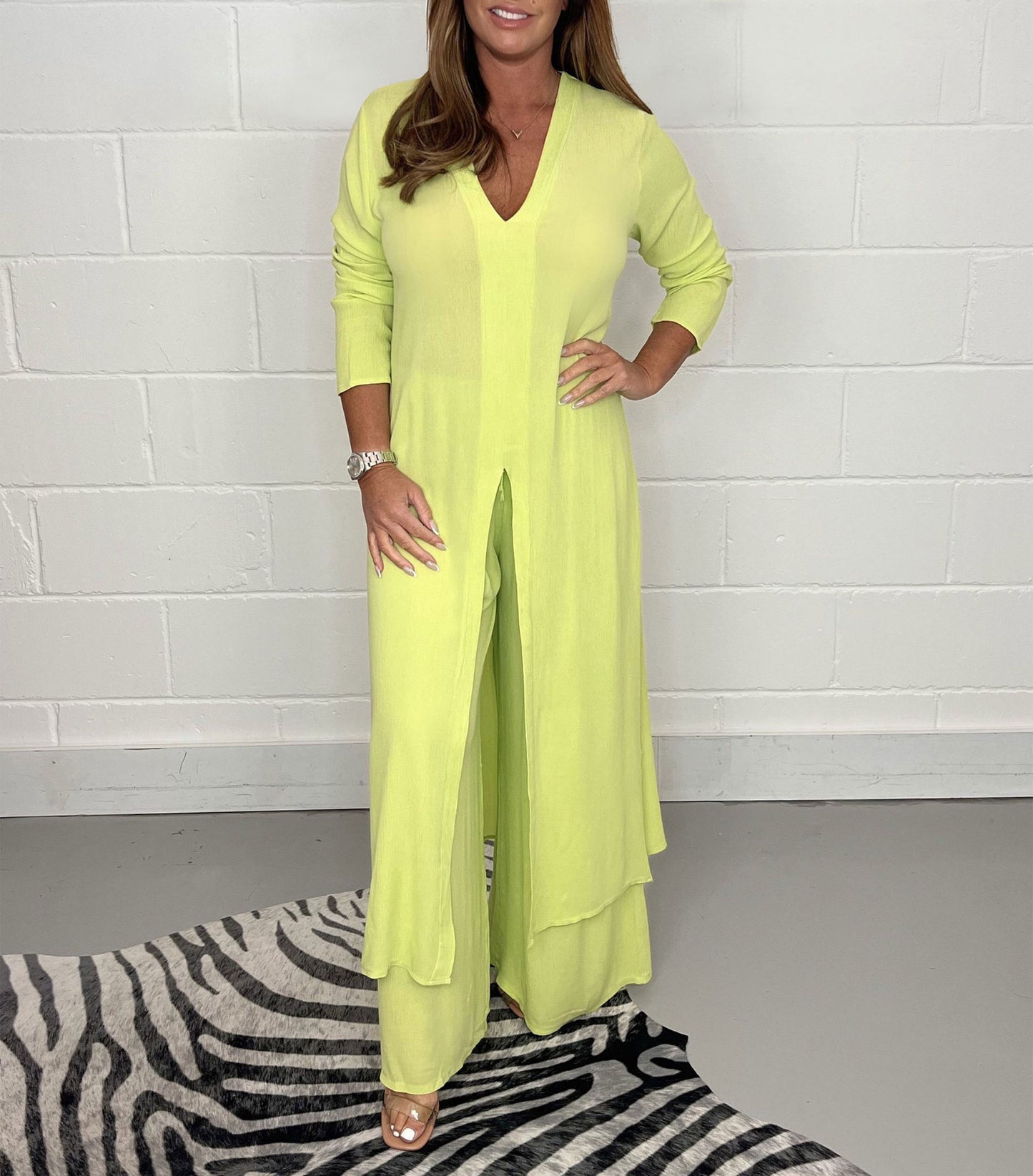 Ensemble féminin simple Haut long et pantalon long uni.
